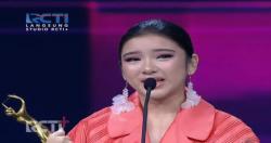 Tiara Andini Menangis Jadi Pendatang Baru Terbaik di AMI Awards 2020: Aduh Cengeng Banget