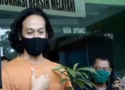 Video Artis Dwi Sasono Bebas