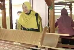 Begini Kerajinan Tenun Kain Songket dari Aceh