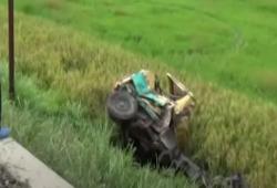 Video Truk di Jombang Ditabrak Kereta Api, 2 Orang Tewas