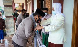 Berikan Serban, Ini Pesan Pengasuh Ponpes Lirboyo untuk Kapolda Jatim
