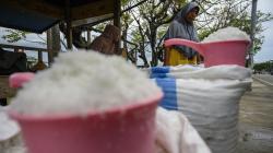 Curah Hujan Tinggi di Palu, Harga Garam Naik