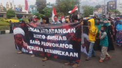 Emak-emak di Garut Unjuk Rasa di Bundaran Simpang Lima Tolak Habib Rizieq<