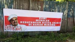 Muncul Spanduk Tolak Habib Rizieq di Kota Padang<