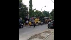 Massa Lemparkan Selebaran saat Kepung Rumah Mahfud MD, Ini Isi Tuntutannya 