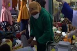 Video Ratusan Warga Buton Keracunan Makanan, Satu Tewas