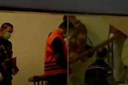 Video KPK Tahan 2 Tersangka Dugaan Korupsi di Bakamla