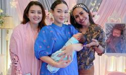 Zaskia Gotik Unggah Momen Akikah sang Anak Bersama Kerabat, Netizen Salfok: Cantik Banget Arsila