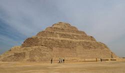 Heboh Potret Model Seksi di Piramida Mesir