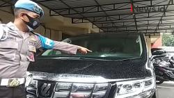 Video Teror Penembakan di Solo, Mobil Bos Perusahaan Tekstil Dihujani Peluru Kaliber 22