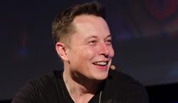 Elon Musk Sesumbar Tesla Akan Luncurkan Mobil Otonom Sepenuhnya Tahun Depan