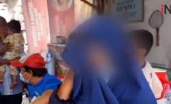 Video Istri Histeris Jenazah Suami Dimakamkan Sesuai Prokotol Covid-19 di Johar Baru Jakpus