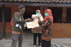 Aktivis JCW Sindir Bawaslu Bantul dengan Kerupuk Melempem