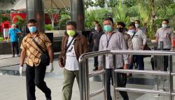 Tiba di KPK, Bupati Banggai Laut Langsung Diperiksa