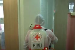 Video PMI Semprot Disenfektan Gedung Perkantoran di Jakarta