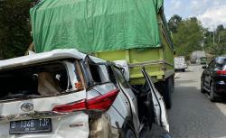 Begini Penampakan Mobil Wakil Ketua DPD Mahyudin yang Ringsek Parah Masuk Kolong Truk
