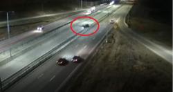 Mesin Rusak, Pesawat Mendarat Darurat di Jalan Tol