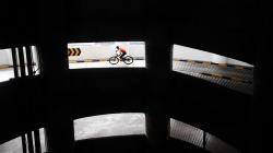 Serunya Lomba Balap Sepeda di Dalam Parkiran Mal Jakarta