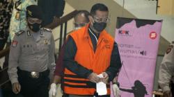 Penampakan Mensos Juliari Batubara Diborgol dan Pakai Rompi Tahanan KPK