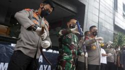 Ini Senjata Tajam dan Senjata Api Milik Pendukung Habib Rizieq