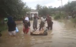 Video Banjir Rendam 10 Kecamatan di Pandeglang