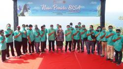 Bangkitkan Pariwisata Nusa Penida, Bupati Suwirta Serahkan Stimulus Dana Hibah ke Pelaku Pariwisata