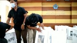KPU Denpasar Distribusi Logistik Pilkada ke 43 Desa dan Kelurahan, Target Rampung Hari Ini<