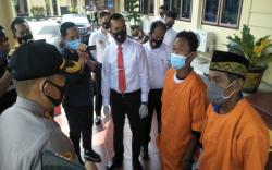 Ini Tampang Jumat dan Erik, Ayah dan Anak Pelaku Pembunuhan Sepupu di Prabumulih<
