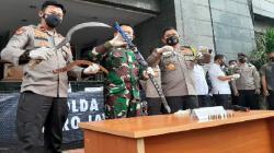 Dor, 6 Pria Diduga Pendukung Habib Rizieq Tumbang Ditembak Polisi di Km 50 Tol Cikampek<