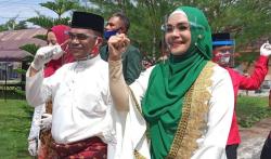 Profil Iyeth Bustami, Penyanyi Dangdut yang Maju di Pilkada Bengkalis 2020<