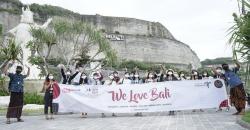 Menikmati Keindahan Pantai Melasti Ungasan di Bawah Tebing