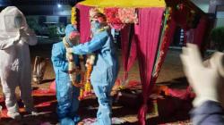 Calon Pengantin Kena Covid-19, Pasangan di India Terpaksa Menikah Pakai APD