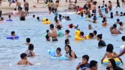 Pantai Sanur Bali Dipadati Wisatawan