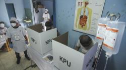 TPS Steril 56, Seluruh Petugas KPPS Pakai Busana Tenaga Kesehatan