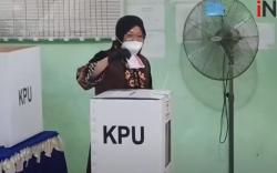 Video Tri Rismaharini Nyoblos di TPS Pondok Indah Wiyung Surabaya