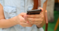 Ketahui Bahaya Simpan Konten Pribadi di Smartphone