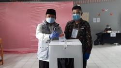 Datang Pakai Vespa Biru, Wagub Uu Nyoblos dan Pantau Pilbup Tasikmalaya 2020<
