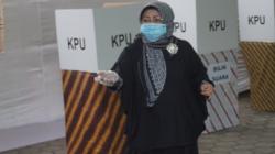 Yakin Raih Hasil Terbaik, Cabup Bandung Yena Ma'soem Antarkan Ibunda ke TPS<