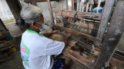 Mampir ke Desa Wisata Gamplong, Melihat Kerajinan Taplak Meja dari Eceng Gondok