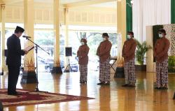 Kukuhkan Lurah Seluruh Bantul, Sultan: Desa Miliki Potensi Mengejar Kemajuan Kota