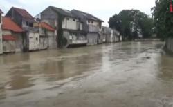 Video Banjir Rendam Kota Sampang, Aktivitas Warga Terganggu