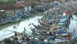 Video Nelayan di Jepara Berhenti Melaut akibat Cuaca Buruk