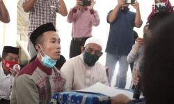 Video Pelanggar Qanun Syariat Aceh Masuk Islam sebelum Dicambuk