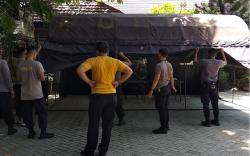 Kawal Rekapitulasi Suara, Polsek Banjarmasin Barat Dirikan Tenda di Kelurahan