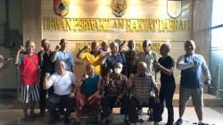 Anggota DPRD Jember Cukur Gundul setelah Calon Petahana Kalah di Quick Count