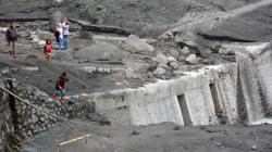 Aliran Lahar Dingin Gunung Semeru Ramai Dikunjungi Warga