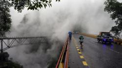 Banjir Lahar Dingin Gunung Semeru Keluarkan Asap dan Bau Belerang