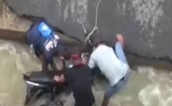 Video Jembatan Ambruk, Pemotor Terjun ke Sungai di Deli Serdang