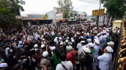 Pendukung Habib Rizieq Geruduk Polres, Ridwan Kamil: Stop, Lebih Baik Dialog<