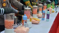 Polda Aceh Musnahkan 138.345 Butir Ekstasi dengan Cara Diblender